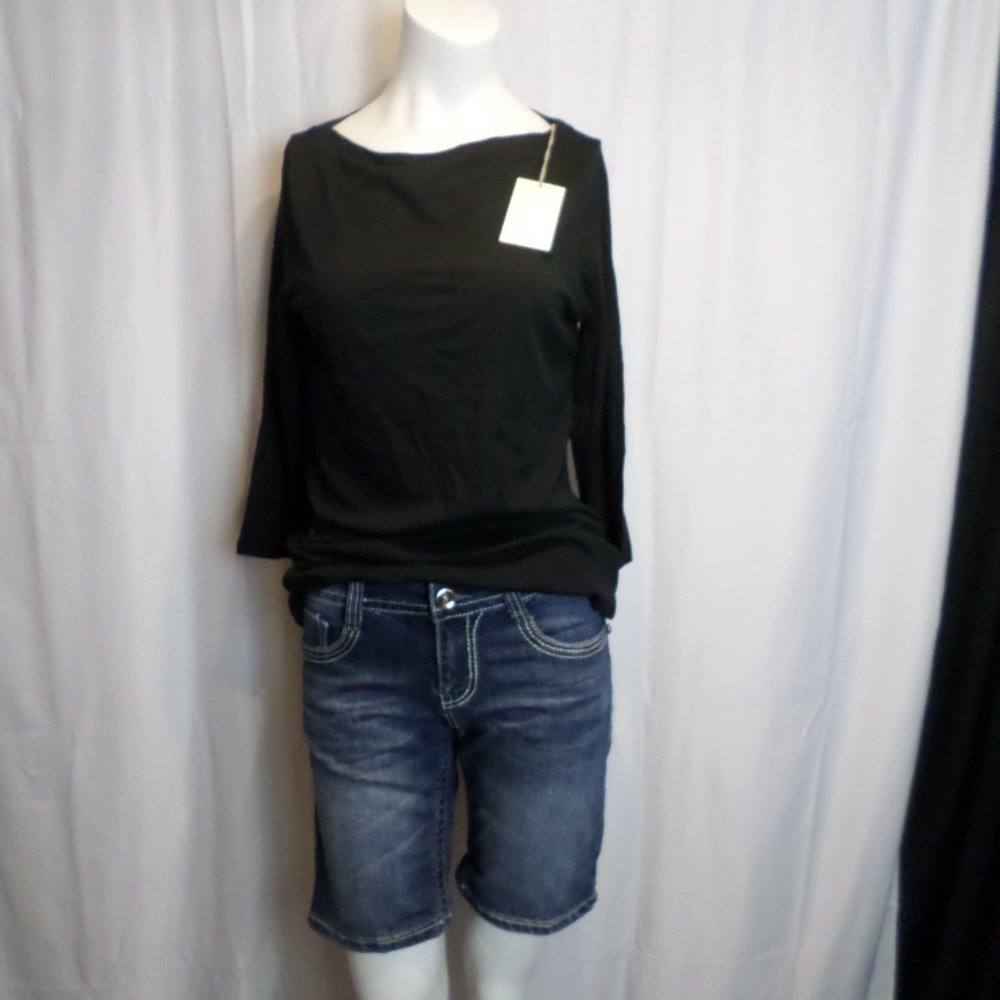🙈2PC Southpole jean shorts and NWT boatneck top